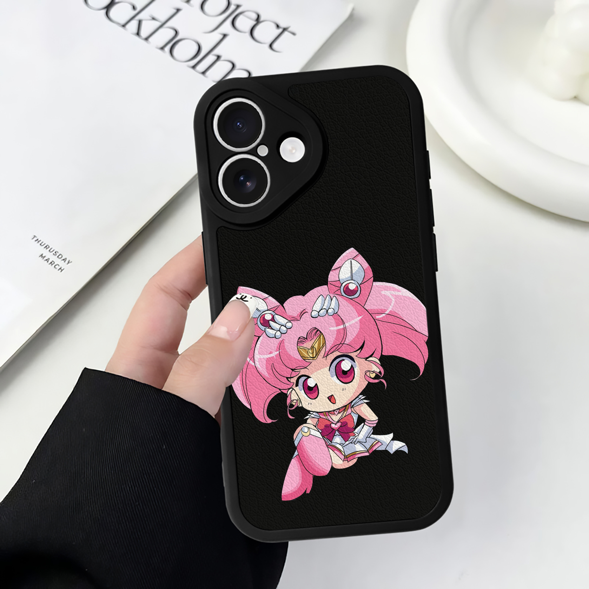 （画像用） 美少女戦士セーラームーン ちびうさ Sailor Moon Chibiusa Tsukino Usagi Small Lady Serenity 【iPhone 16シリーズ対応】シリコンスマホケース（レザー調） 材質：シリコン